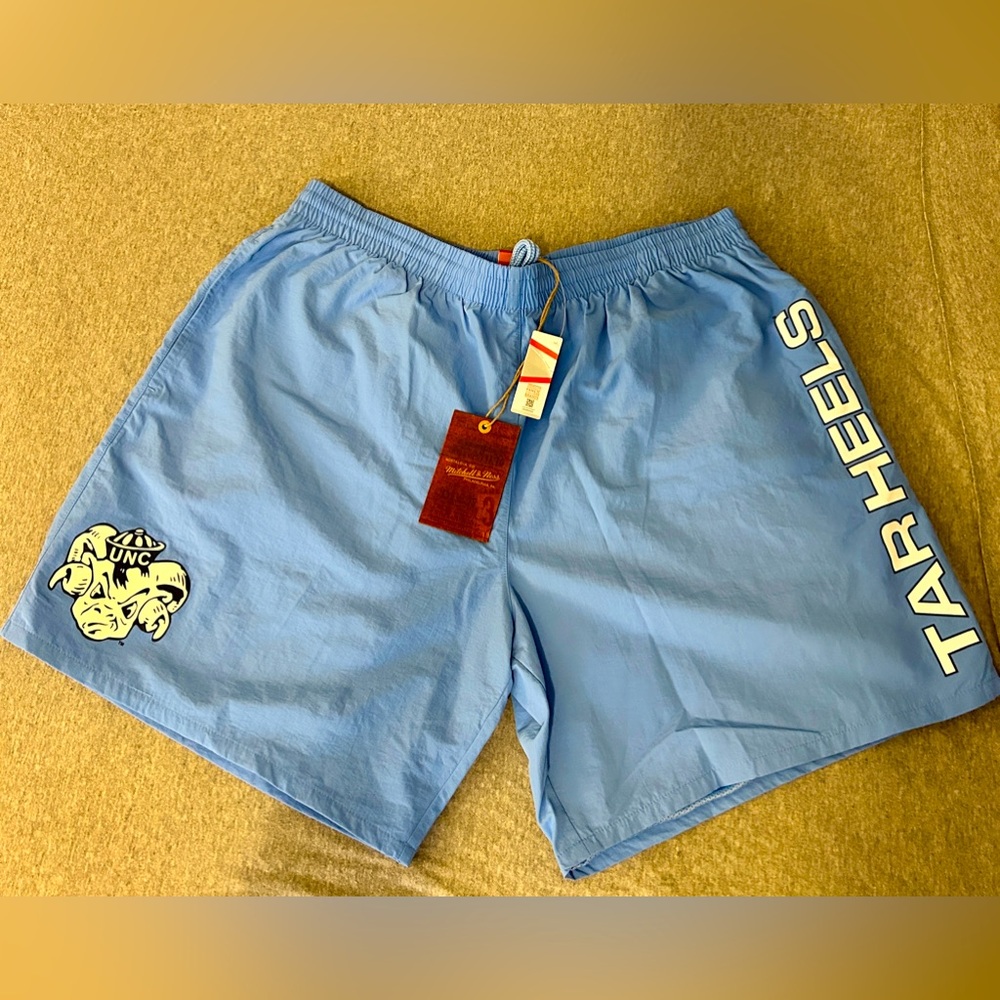 Men’s basketball shorts NWT